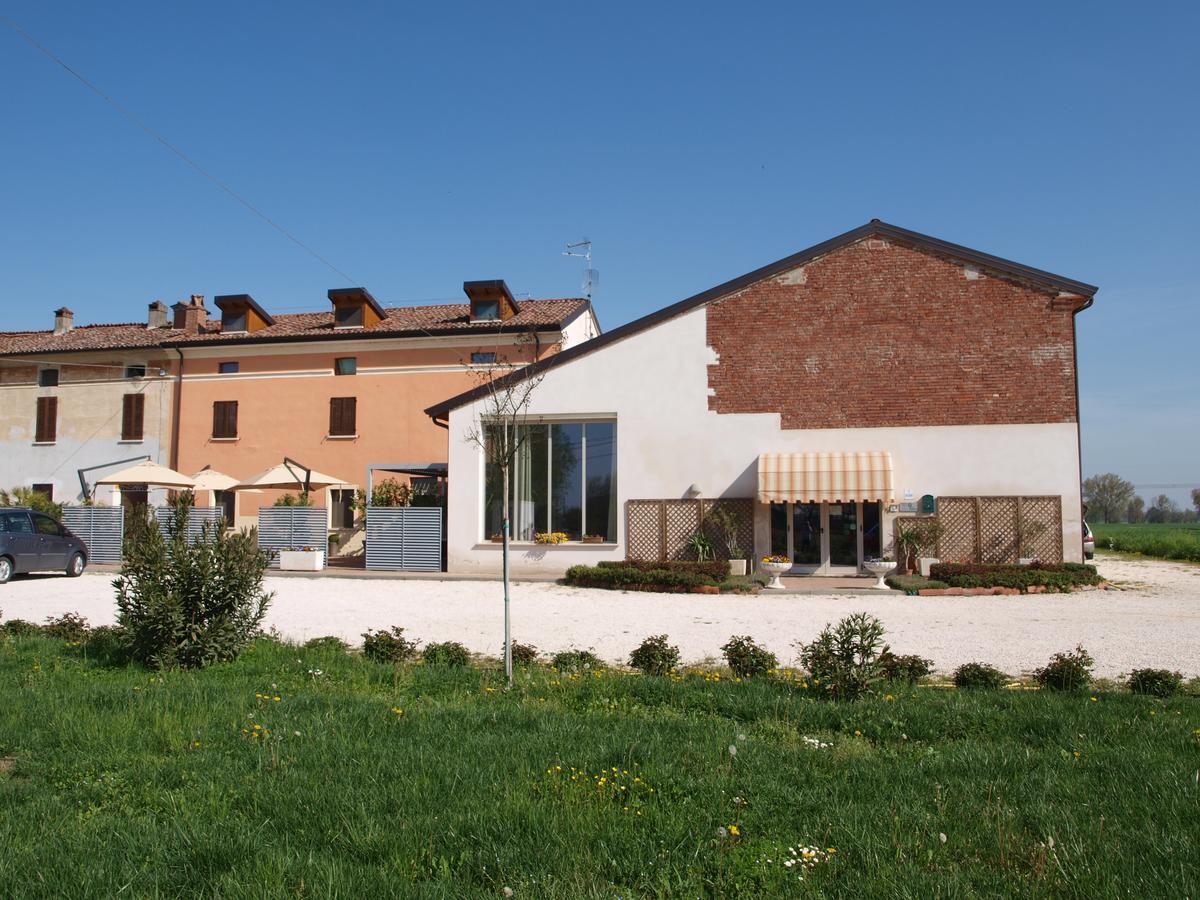 Hostel La Cascina Del Sole Rivarolo del Re ed Uniti Exterior foto
