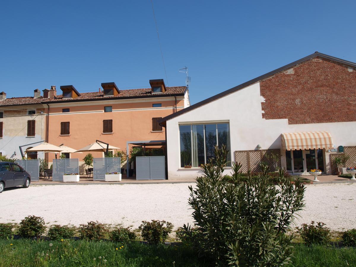 Hostel La Cascina Del Sole Rivarolo del Re ed Uniti Exterior foto